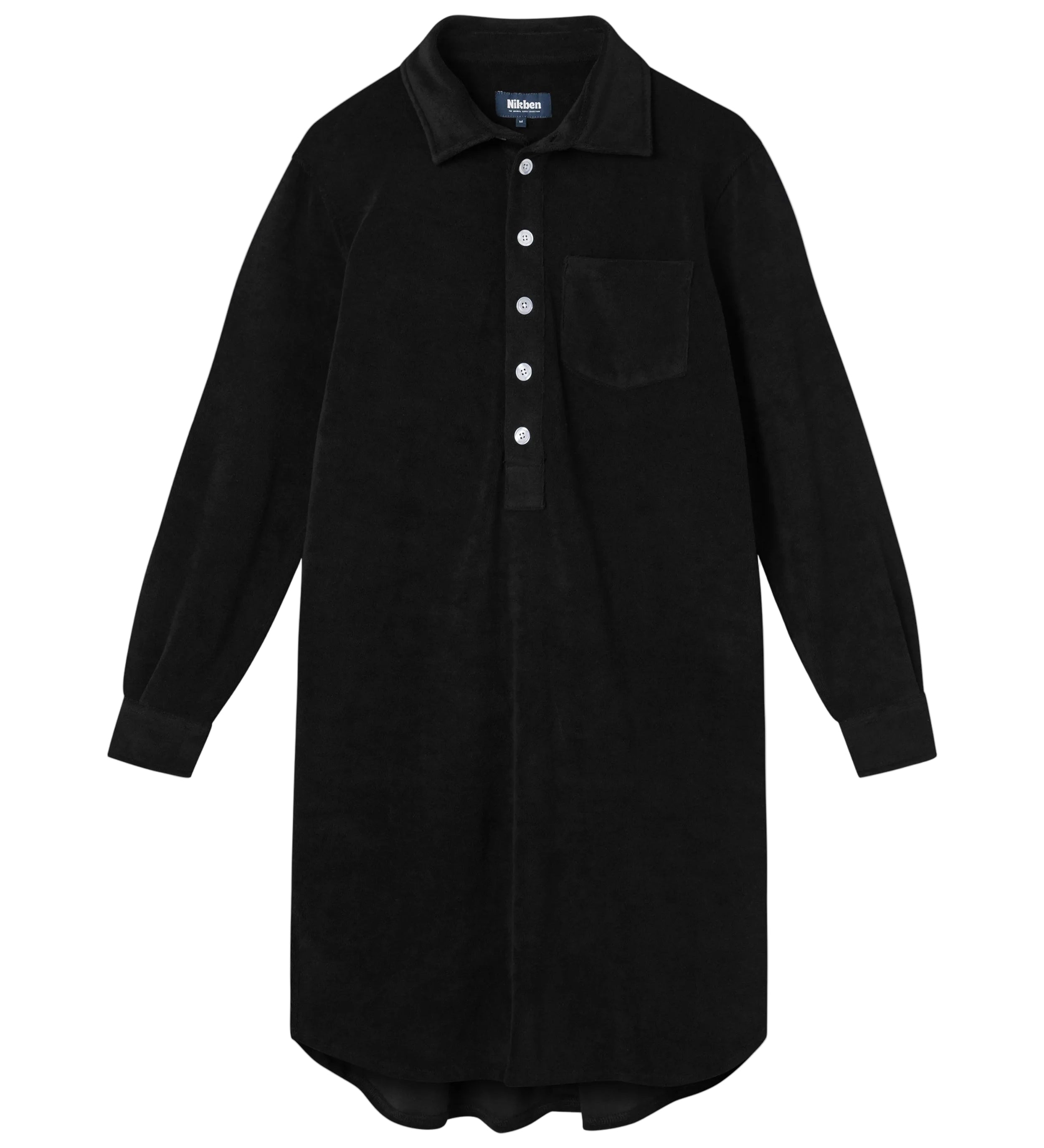 Black kaftan in terry toweling fabric. With half button closure and one chest pocket