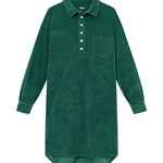 Green kaftan in terry toweling fabric. With half button closure and one chest pocket